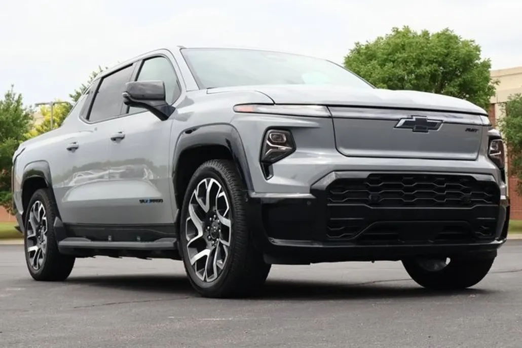 2025 Chevrolet Silverado EV RST photo 1