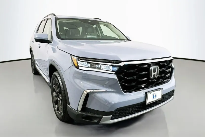 2025 Honda Pilot Touring photo 1