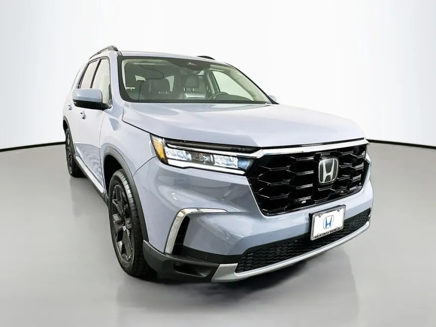 2025 Honda Pilot Touring photo 1