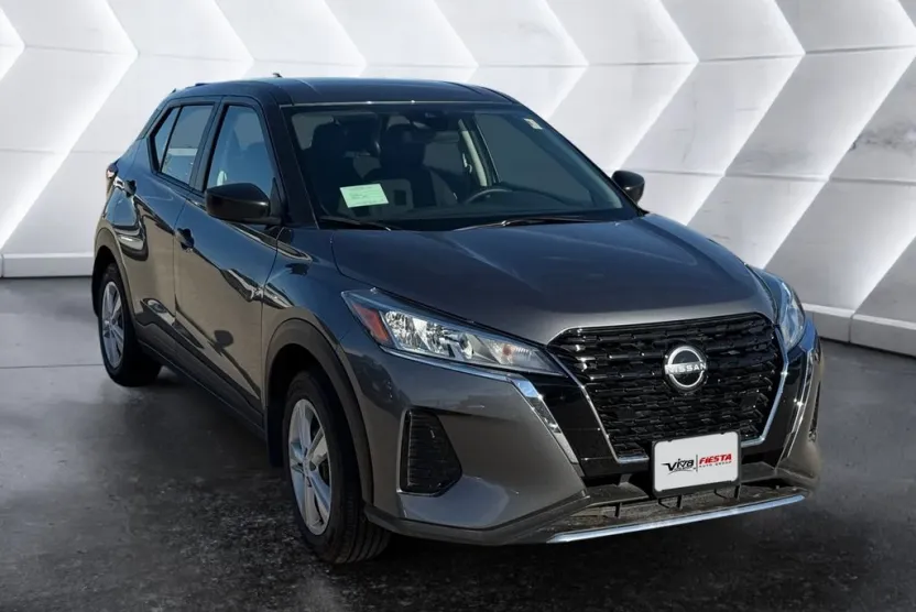 2025 Nissan Kicks Play S photo 1