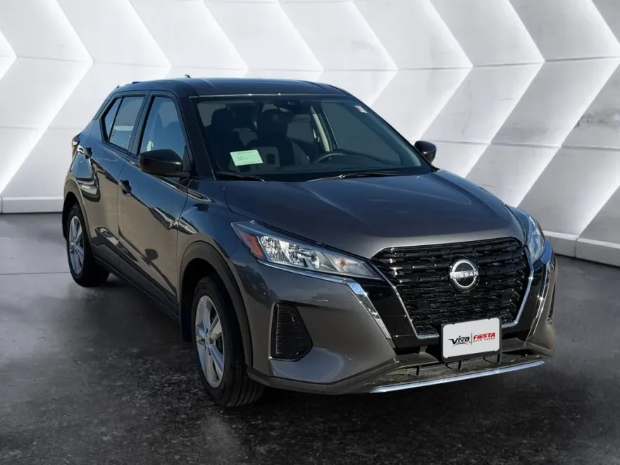 2025 Nissan Kicks Play S photo 1
