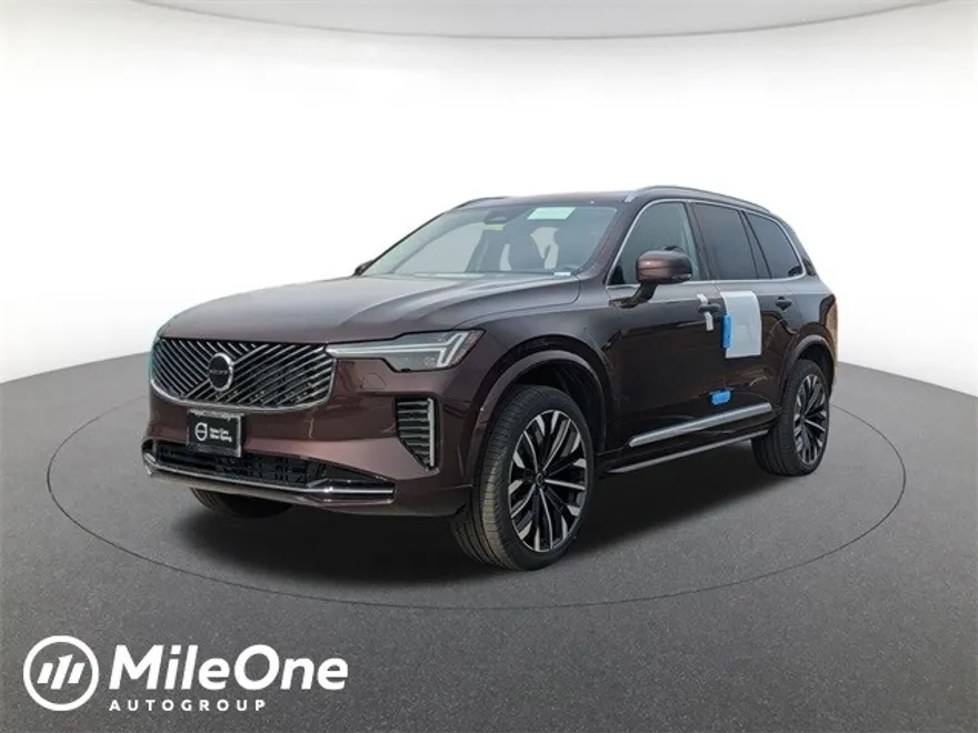 2025 Volvo XC90 Core photo 1