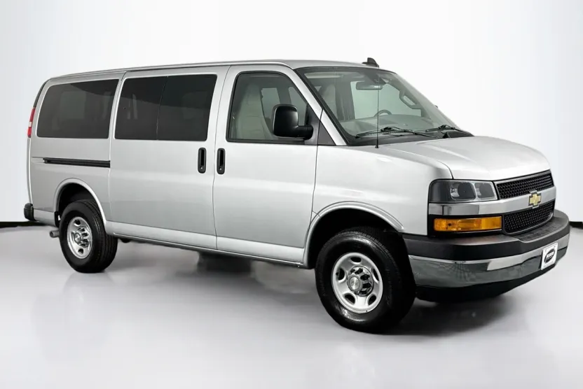 2021 Chevrolet Express 3500 LT photo 1
