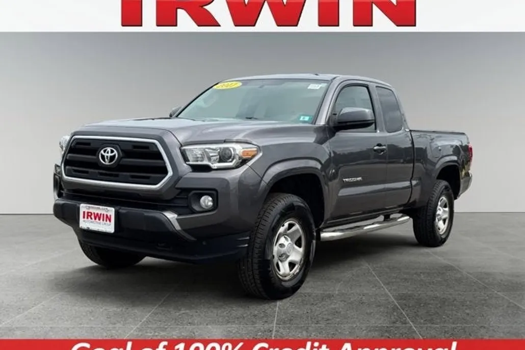 2017 Toyota Tacoma SR5 photo 1
