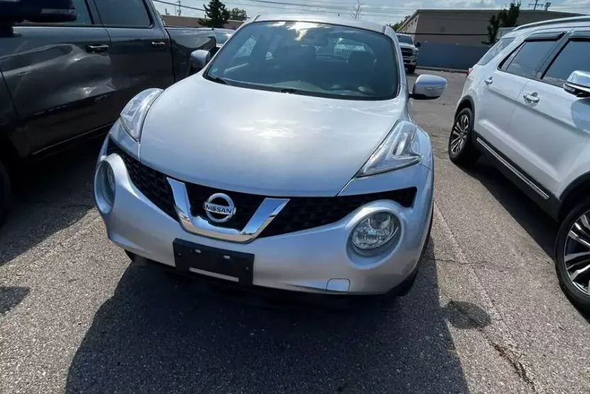 2017 Nissan Juke S photo 1