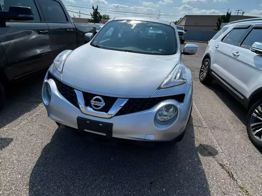 2017 Nissan Juke S photo 1