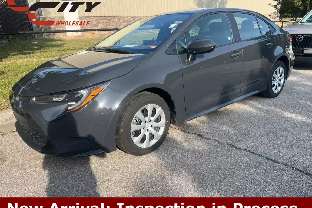 2024 Toyota Corolla LE photo 1