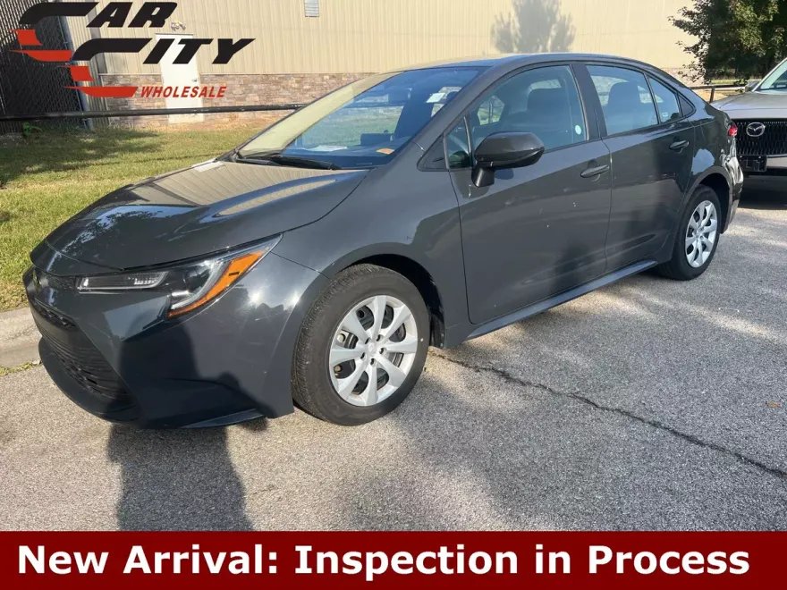 2024 Toyota Corolla LE photo 1