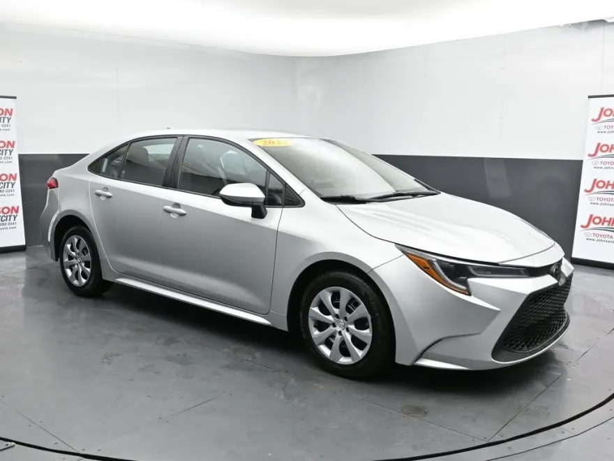 2023 Toyota Corolla LE photo 1