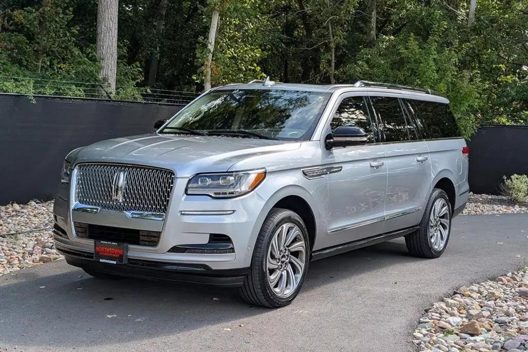 2022 Lincoln Navigator Reserve L photo 1