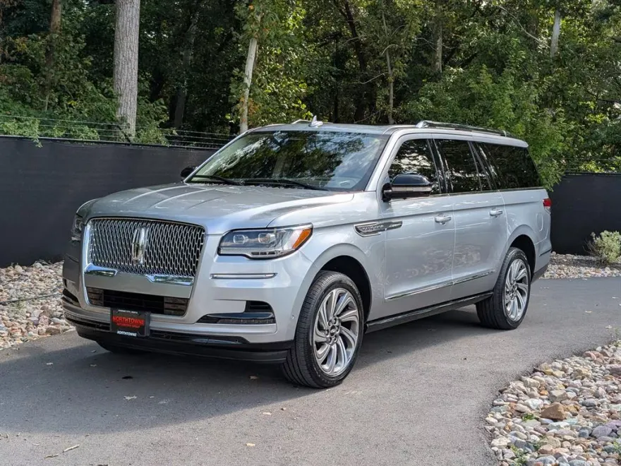 2022 Lincoln Navigator Reserve L photo 1