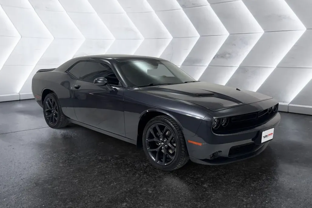 2019 Dodge Challenger SXT photo 1