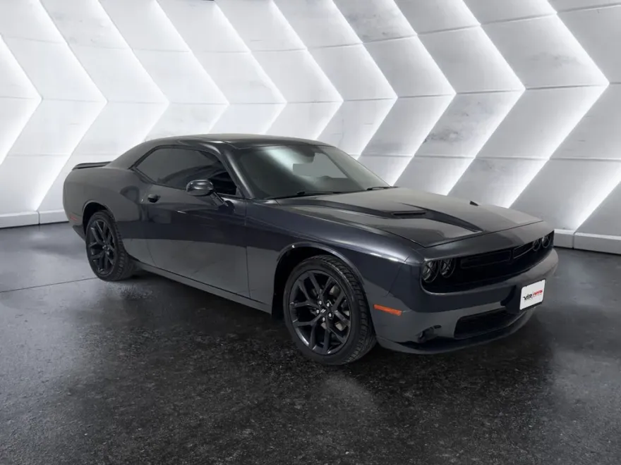 2019 Dodge Challenger SXT photo 1