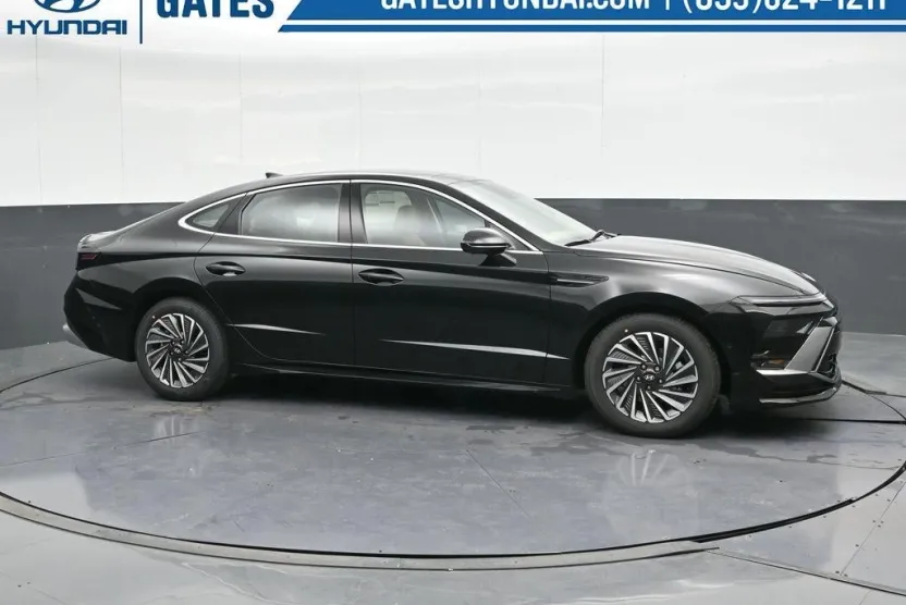 2025 Hyundai Sonata Hybrid Limited photo 1