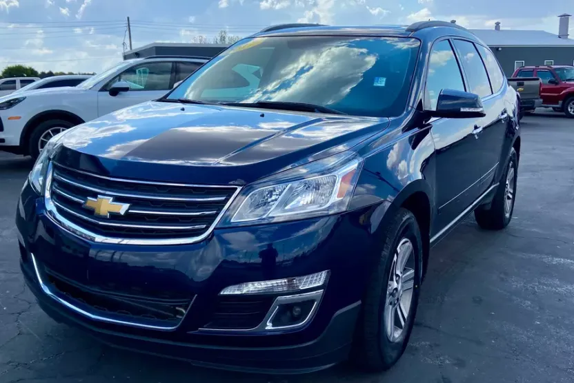 2017 Chevrolet Traverse 2LT photo 1