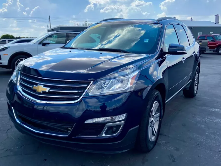 2017 Chevrolet Traverse 2LT photo 1