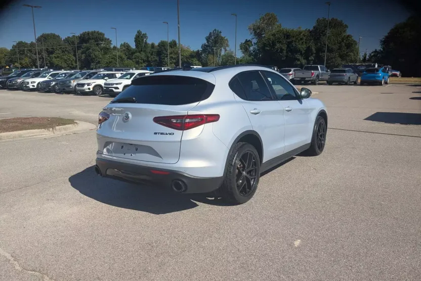 2020 Alfa Romeo Stelvio Base photo 1