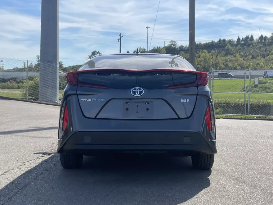 2018 Toyota Prius Prime Plus photo 1