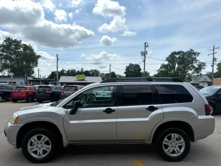 2008 Mitsubishi Endeavor LS photo 1