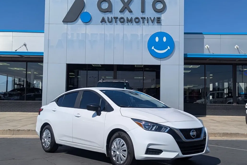2020 Nissan Versa 1.6 S photo 1