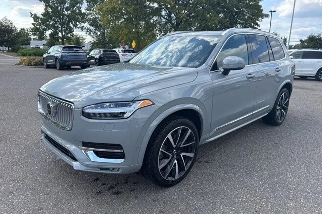 2024 Volvo XC90 Plus photo 1