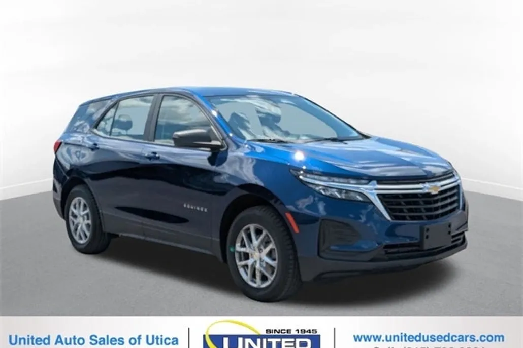 2022 Chevrolet Equinox LS photo 1