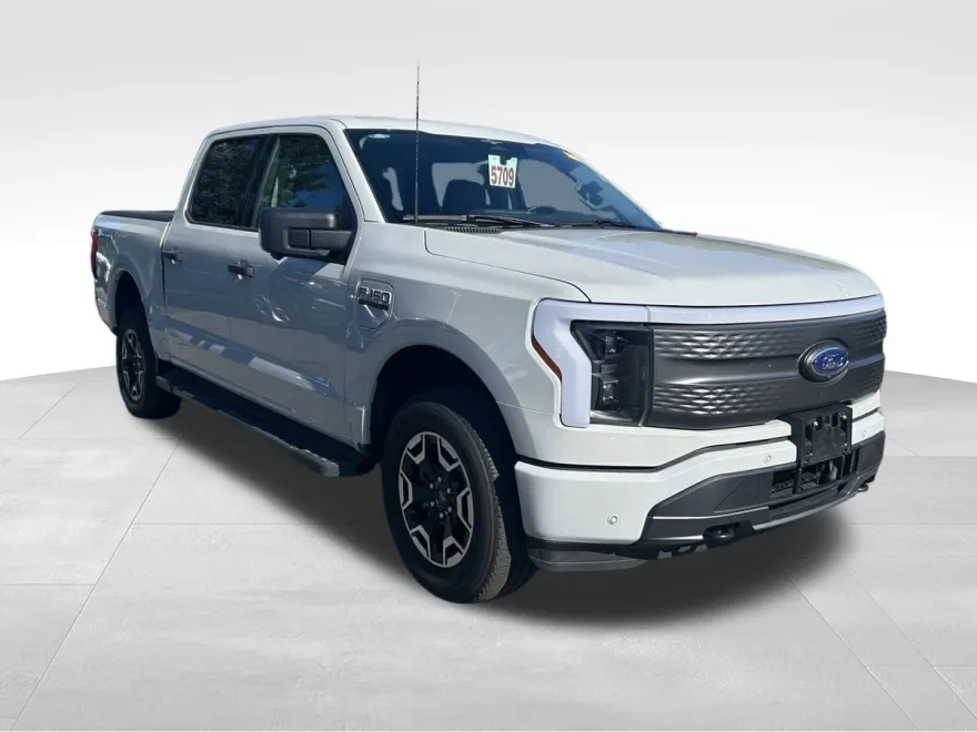 2023 Ford F-150 Lightning XLT photo 1