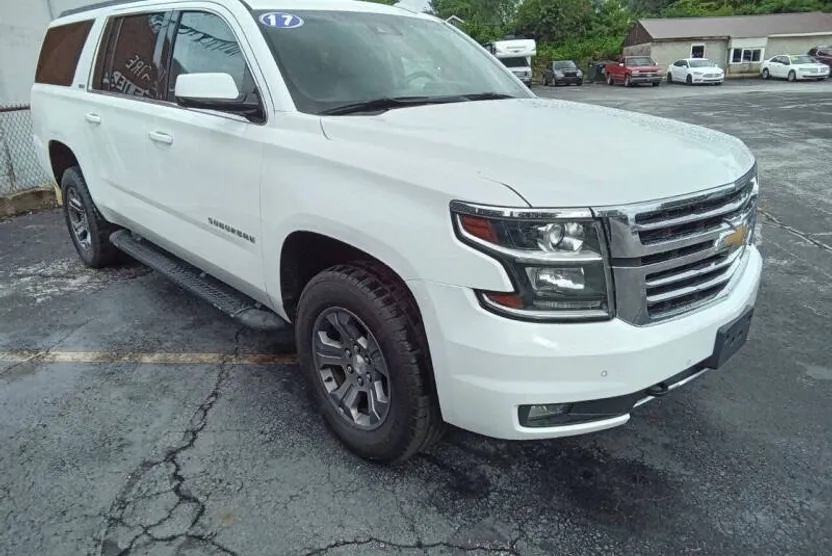 2017 Chevrolet Suburban LT photo 1