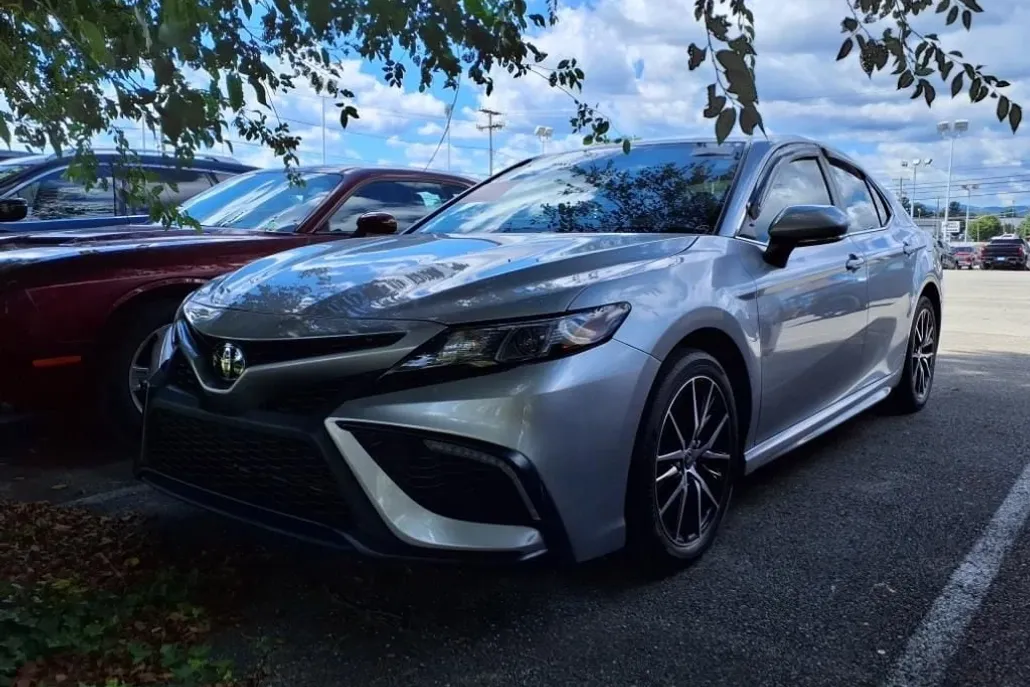 2024 Toyota Camry SE photo 1