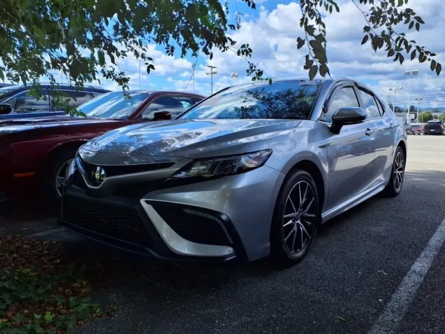 2024 Toyota Camry SE photo 1