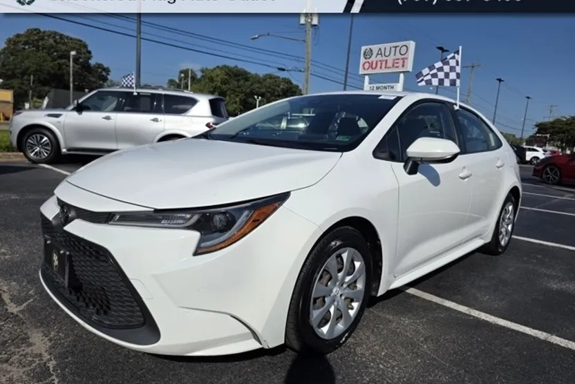2020 Toyota Corolla LE photo 1