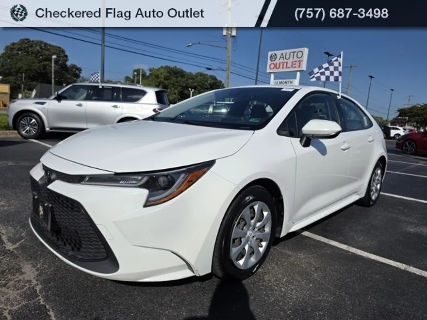 2020 Toyota Corolla LE photo 1