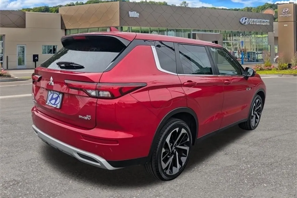 2023 Mitsubishi Outlander PHEV photo 1