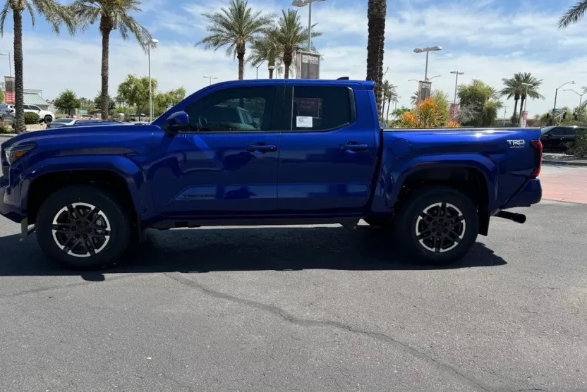 2025 Toyota Tacoma TRD Sport Double Cab photo 1
