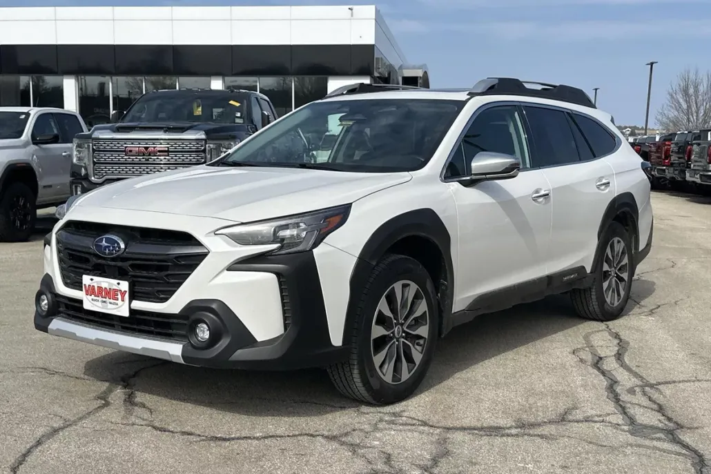 2023 Subaru Outback Touring XT photo 1