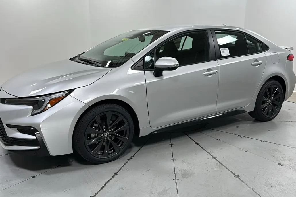 2026 Toyota Corolla SE photo 1
