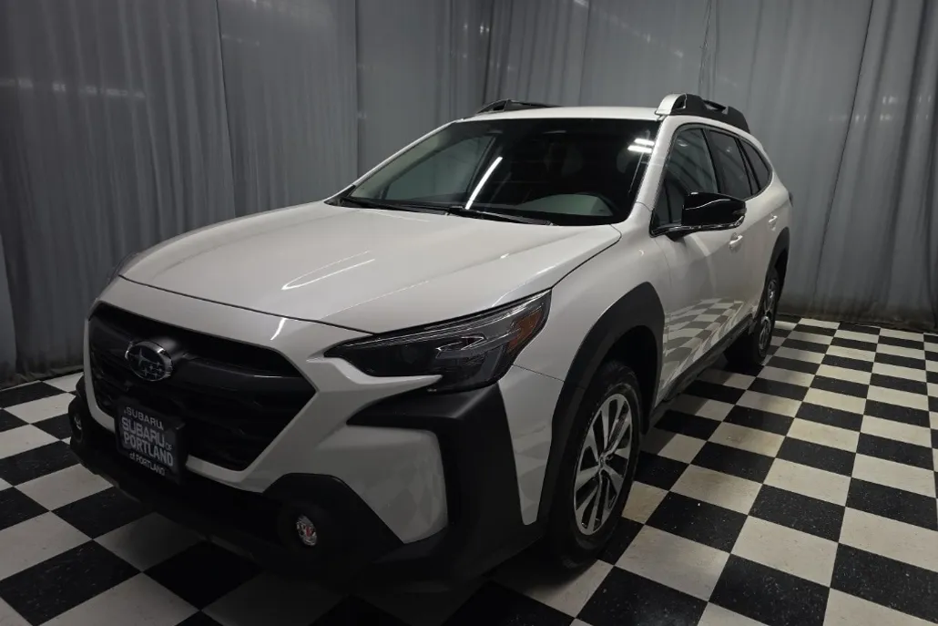 2025 Subaru Outback Premium photo 1