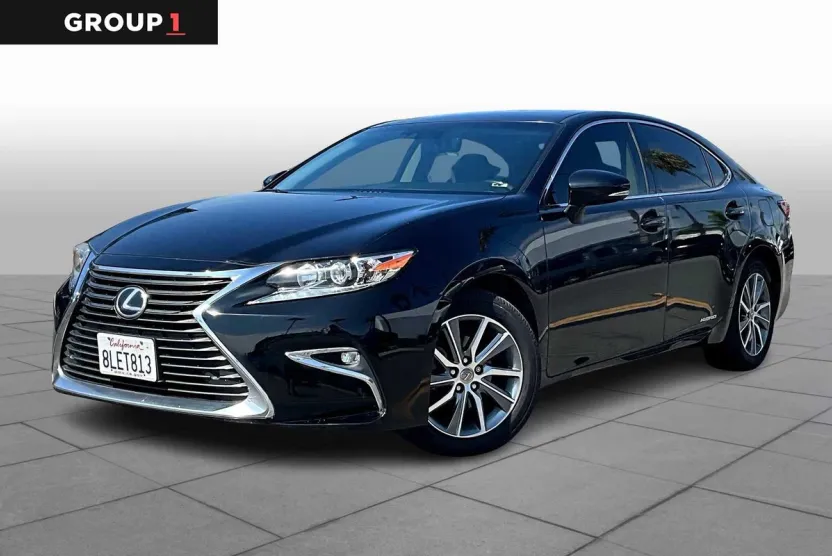2016 Lexus ES 300h photo 1