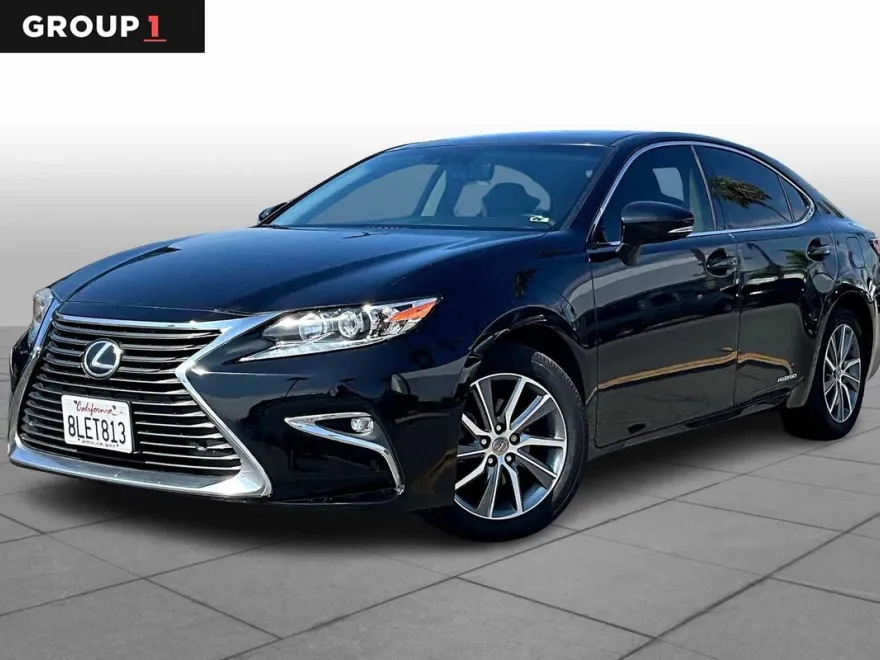 2016 Lexus ES 300h photo 1
