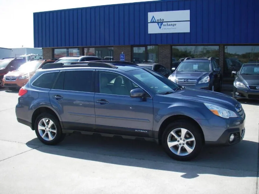 2014 Subaru Outback 2.5i Limited photo 1