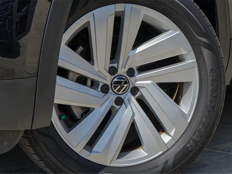 2022 Volkswagen Atlas Cross Sport V6 SE Technology photo 1