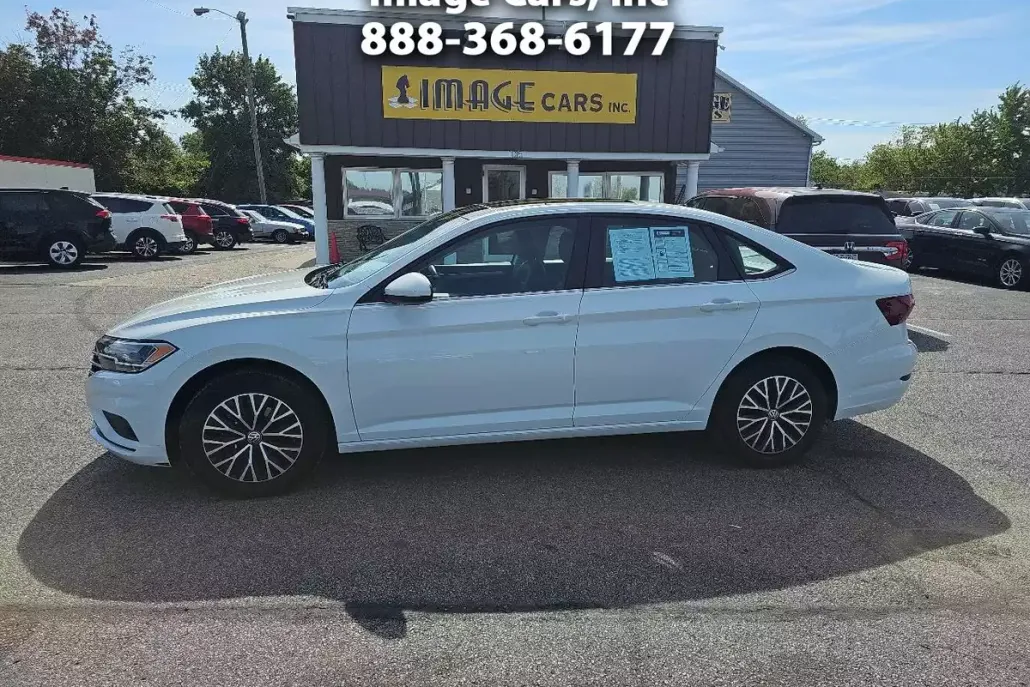 2021 Volkswagen Jetta SE R-Line photo 1