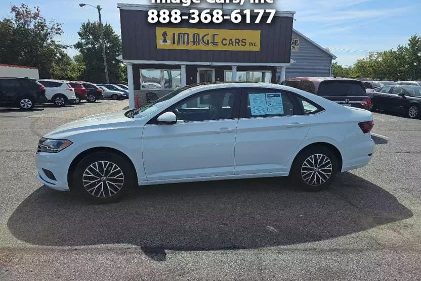 2021 Volkswagen Jetta SE R-Line photo 1