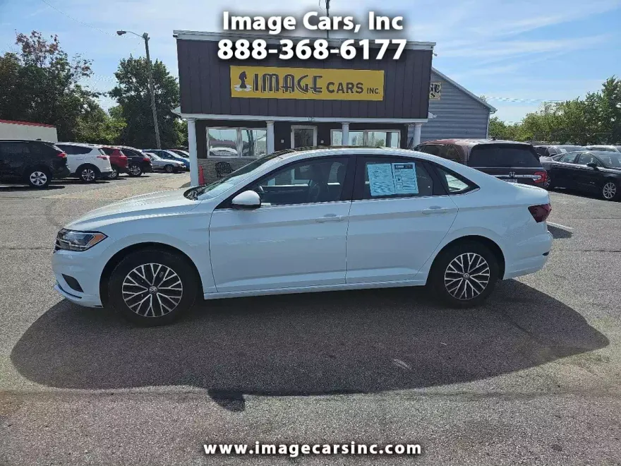 2021 Volkswagen Jetta SE R-Line photo 1