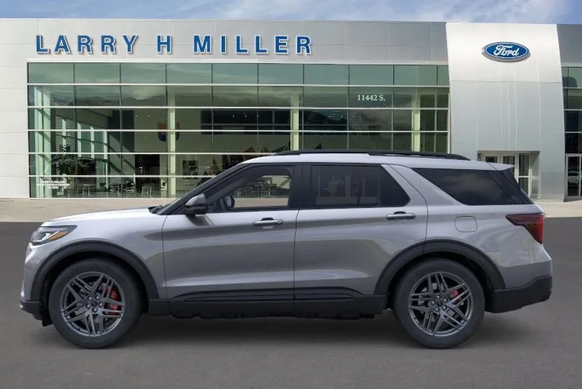2025 Ford Explorer ST photo 1