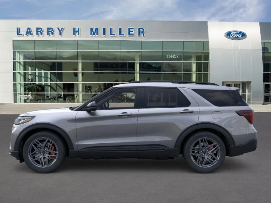 2025 Ford Explorer ST photo 1