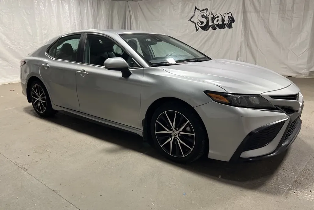 2024 Toyota Camry SE photo 1