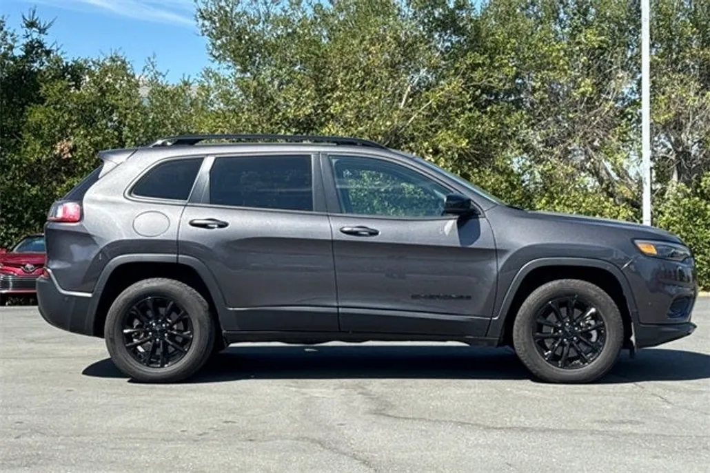 2023 Jeep Cherokee Altitude photo 1