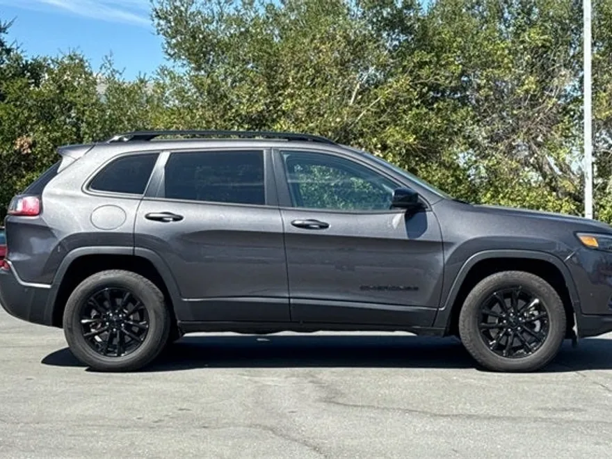 2023 Jeep Cherokee Altitude photo 1