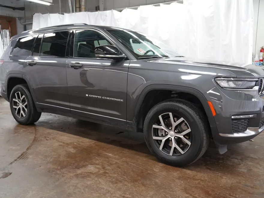 2024 Jeep Grand Cherokee Limited photo 1